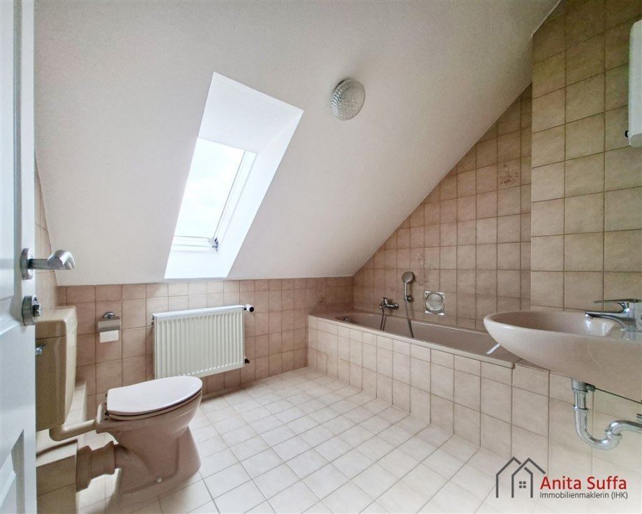Bad OG Zweifamilienhaus Neuhof a d Zenn