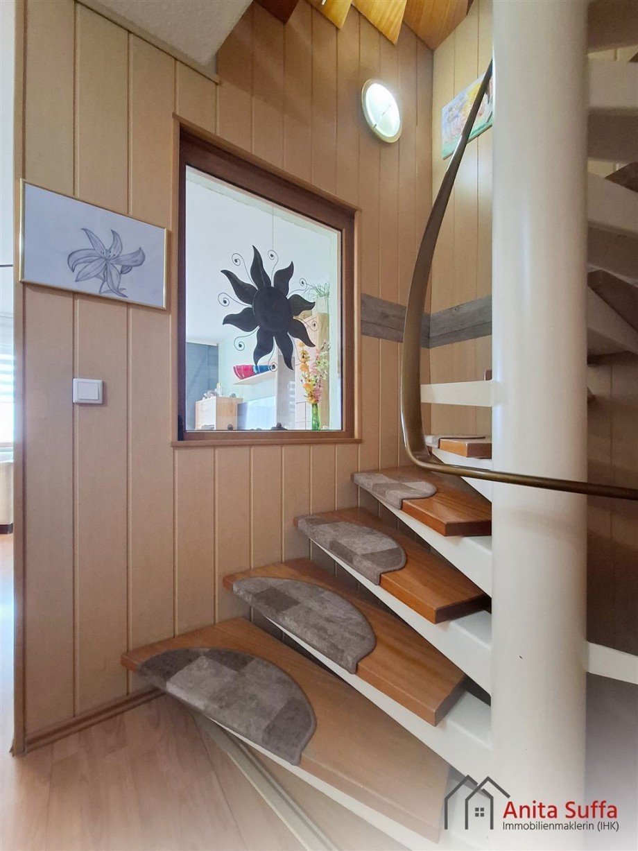 Treppenhaus mit Fenster ins Wohnzimmer Reihenhaus Dietersheim , Mittelfr