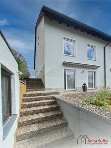 Treppenaufgang Gro�z�giges Doppelhaus mit Weitblick, Gartenidylle und vielseitigen Nutzungsm�glichkeiten!