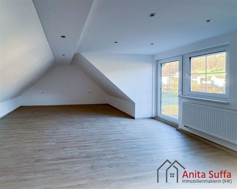 Schlafraum Neustadt a d Aisch Dachgeschosswohnung Helle, gro�z�gig geschnittene 3,5-Zimmer-Wohnung mit 125 m� Wohnkomfort