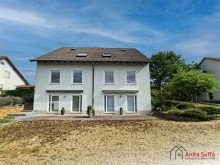 Vordere Draufsicht Gro�z�giges Doppelhaus mit Weitblick, Gartenidylle und vielseitigen Nutzungsm�glichkeiten!