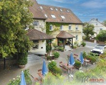 Blick auf Biergarten und Geb�ude Einzigartige Lebens- und Gesch�ftschance: Landgasthof mit 31 Zimmern in idyllischer Naturlage
