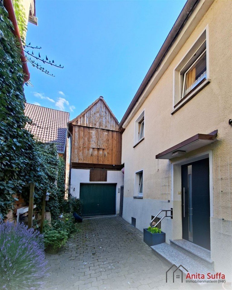 Hauptbild: Charakterstarkes Wohnhaus - gro�z�gig, familienfreundlich und inklusive Garage & Gartengrundst�ck