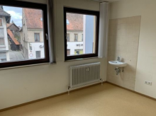 Behandlungsraum 2 Attraktive Gewerbeeinheit mit flexibler Raumaufteilung in 1A-Lage!