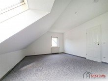 Zimmer OG Gro�z�giges Doppelhaus mit Weitblick, Gartenidylle und vielseitigen Nutzungsm�glichkeiten!