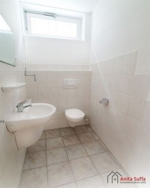 Unisex-Toilette Helle, gro�z�gige Gewerbefl�che in bester Lage!