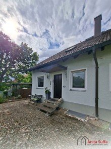 Eingang rechts Gro�z�giges Doppelhaus mit Weitblick, Gartenidylle und vielseitigen Nutzungsm�glichkeiten!