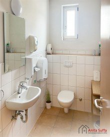 Damen WC Gro�z�giges B�rogeb�ude mit optimaler Lage direkt an der B470!