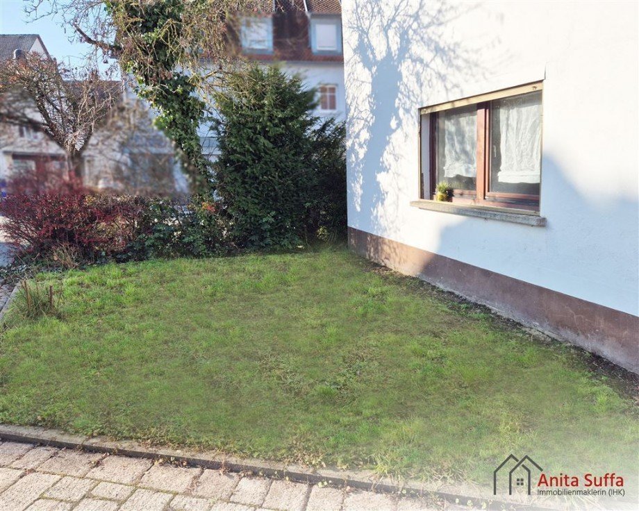 Vorgarten / Stellplatz Doppelhaush�lfte Diespeck