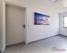Wohnungseingangst�r Lichtdurchflutetes Wohnen: KfW-55-Apartment mit Wintergarten, Aufzug und Doppelcarport!