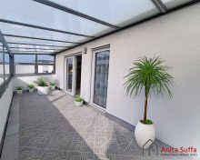 Titelbild Lichtdurchflutetes Wohnen: KfW-55-Apartment mit Wintergarten, Aufzug und Doppelcarport!
