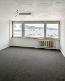 B�ro 6 Modernisierte B�rofl�chen in ruhiger Lage zu vermieten! B�ro 6