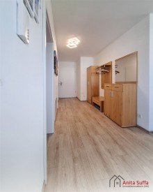 Eingangsbereich Lichtdurchflutetes Wohnen: KfW-55-Apartment mit Wintergarten, Aufzug und Doppelcarport!