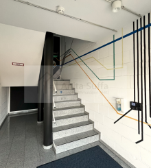 Treppenaufgang 2 Gewerbe-/�Produktionshallen mit B�ror�umen in 91477 Markt Bibart zu vermieten!