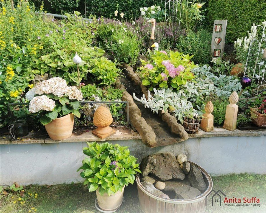 Garten Impressionen Mehrfamilienhaus M�nchsteinach