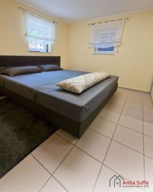 Schlafzimmer Einliegerwohnung **reserviert**Ein Zuhause aus Massivholz - W�rme, Qualit�t und Natur vereint!