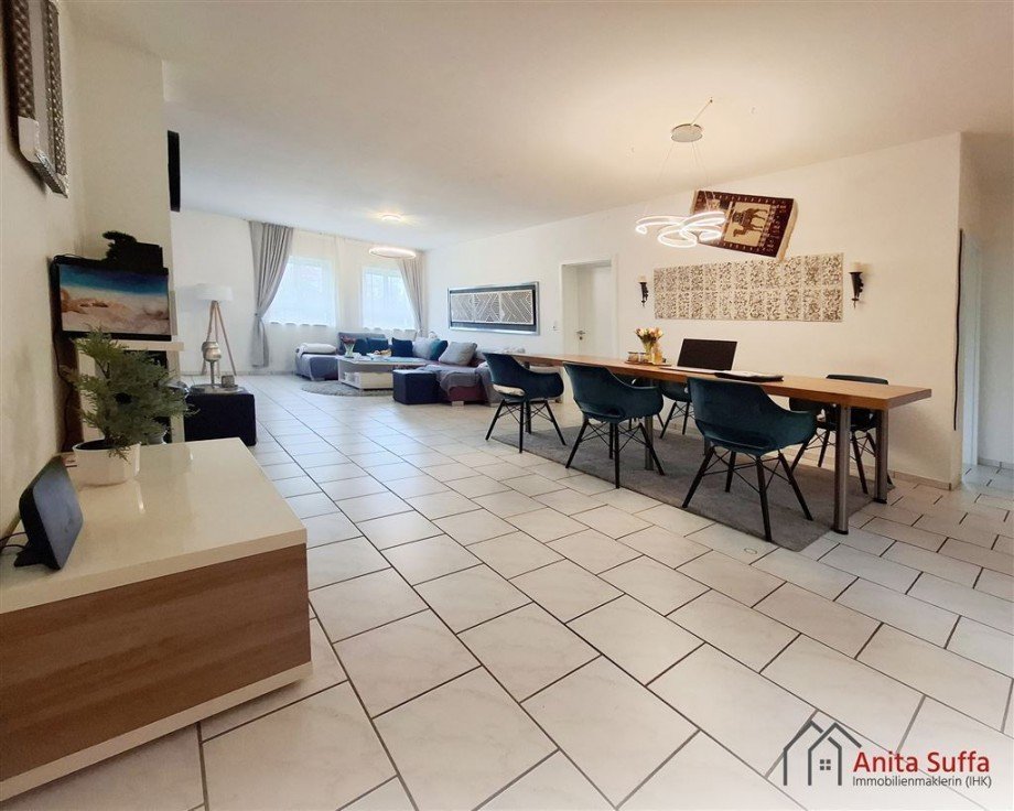 Wohn- Essbereich EG Zweifamilienhaus Lonnerstadt