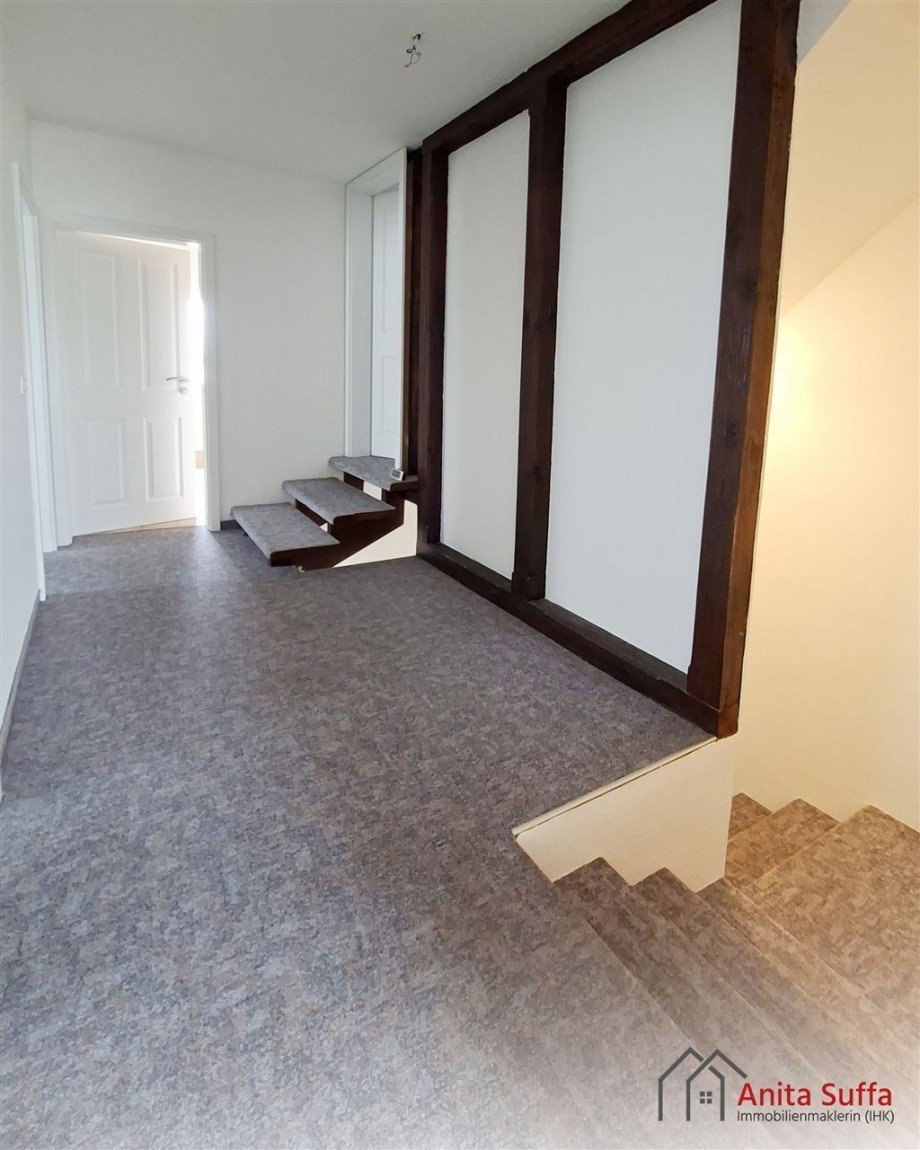 Flur OG Zweifamilienhaus Neuhof a d Zenn
