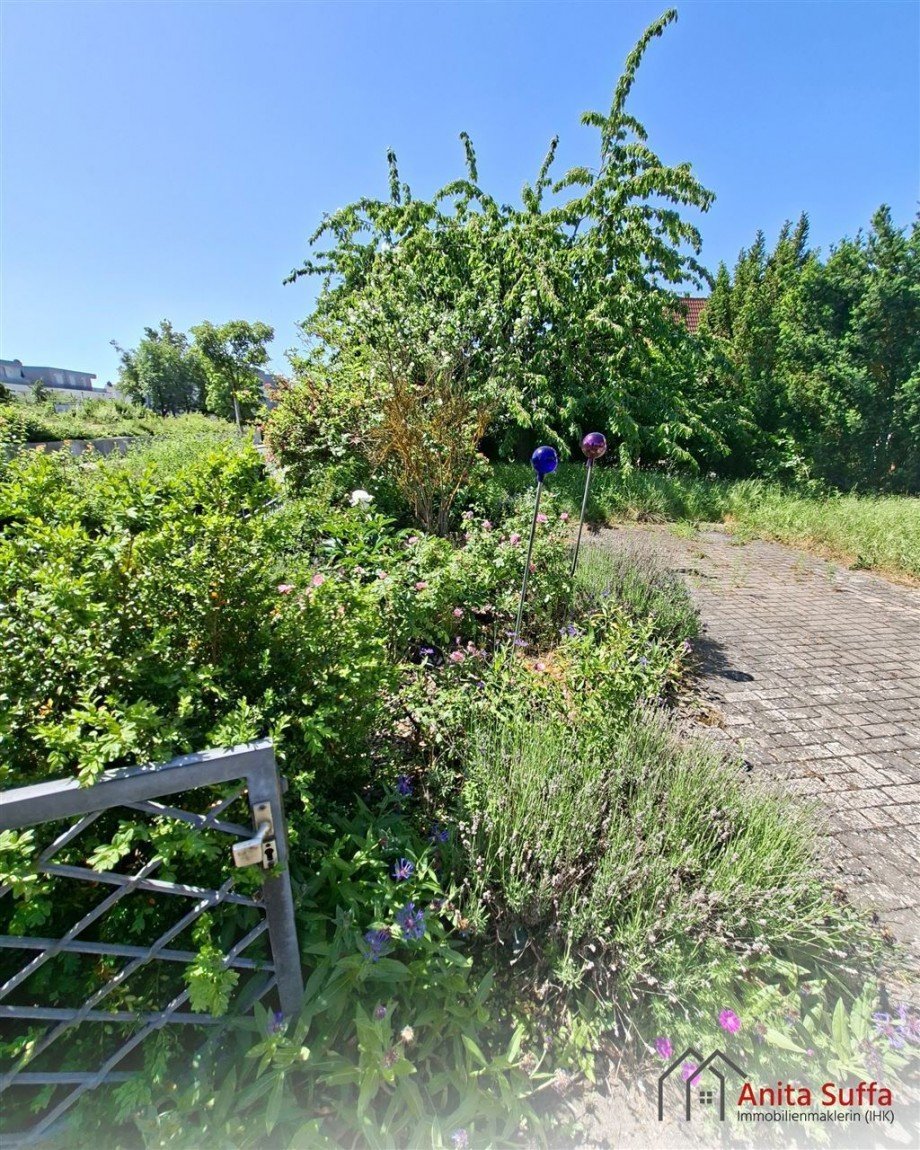Vorgarten u. Stellplatz Einfamilienhaus Herzogenaurach