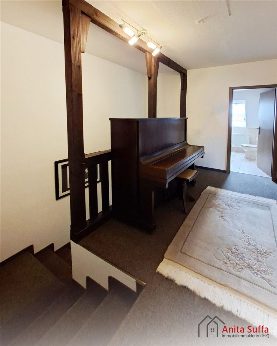 Flur OG Zweifamilienhaus Neuhof a d Zenn