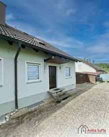 Eingang links Gro�z�giges Doppelhaus mit Weitblick, Gartenidylle und vielseitigen Nutzungsm�glichkeiten!