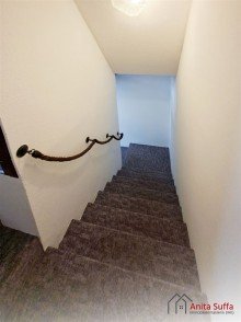 Kellertreppe Gro�z�giges Doppelhaus mit Weitblick, Gartenidylle und vielseitigen Nutzungsm�glichkeiten!