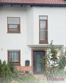 Fassade Familienfreundliches Reihenhaus mit viel Platz auf drei Etagen