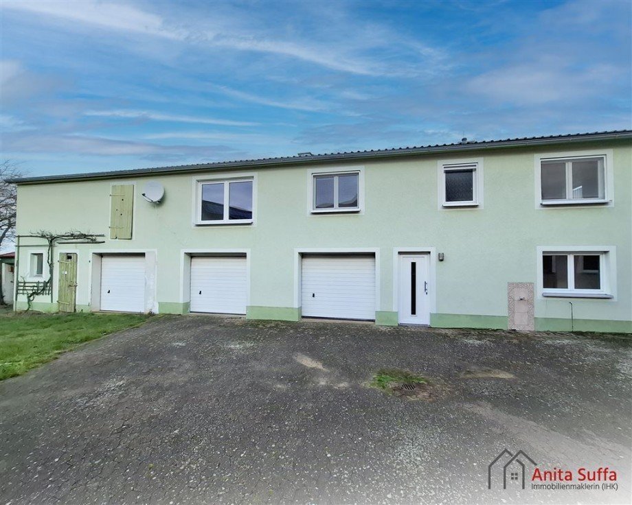 Wohnhaus mit Garagen Haus Marktbergel