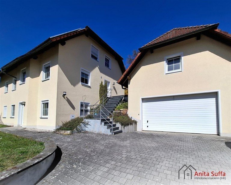 Au�enansicht Scheinfeld Einfamilienhaus Licht, Raum & Panorama - Stilvolles Anwesen mit vielseitigen Nutzungsm�glichkeiten