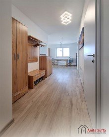 Eingangsbereich Lichtdurchflutetes Wohnen: KfW-55-Apartment mit Wintergarten, Aufzug und Doppelcarport!