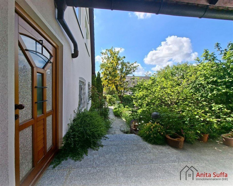 Eingangsbereich Zweifamilienhaus Markt Bibart