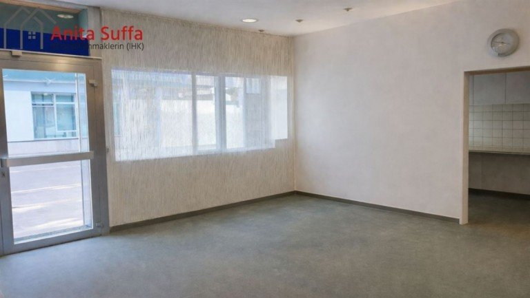 Eingang mit WZ Neustadt a d Aisch Einzelhandelsladen Perfekt geschnittene Gewerbefl�che in Neustadt a. d. Aisch - ideale Voraussetzungen f�r Ihr Business