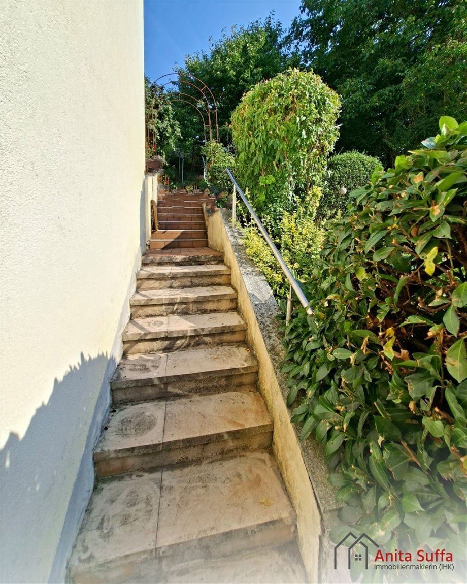 Treppe zum Garten Mehrfamilienhaus M�nchsteinach