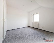 Zimmer OG Gro�z�giges Doppelhaus mit Weitblick, Gartenidylle und vielseitigen Nutzungsm�glichkeiten!