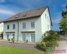 Titelbild Gro�z�giges Doppelhaus mit Weitblick, Gartenidylle und vielseitigen Nutzungsm�glichkeiten!