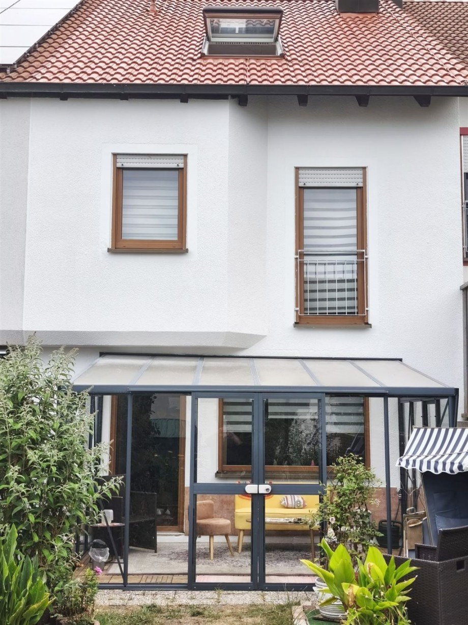 NeueFassadehinten Reihenhaus Dietersheim , Mittelfr