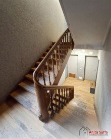Treppenhaus Stilvoll wohnen: Altbaucharme trifft Citylage