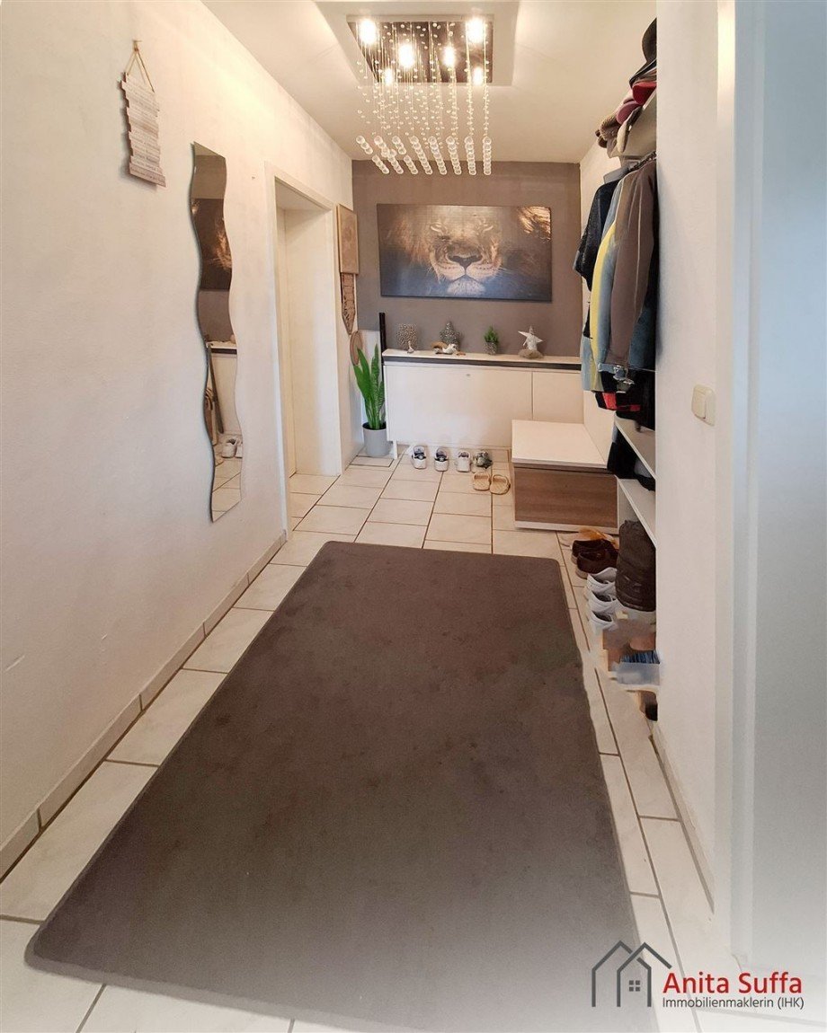 Flur EG Zweifamilienhaus Lonnerstadt