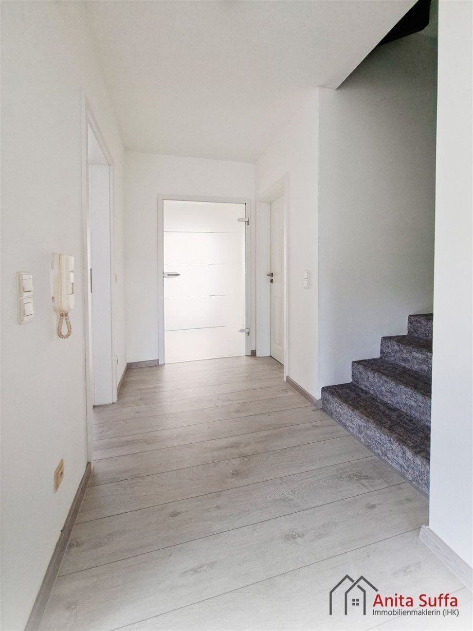 Flur Zweifamilienhaus Neuhof a d Zenn