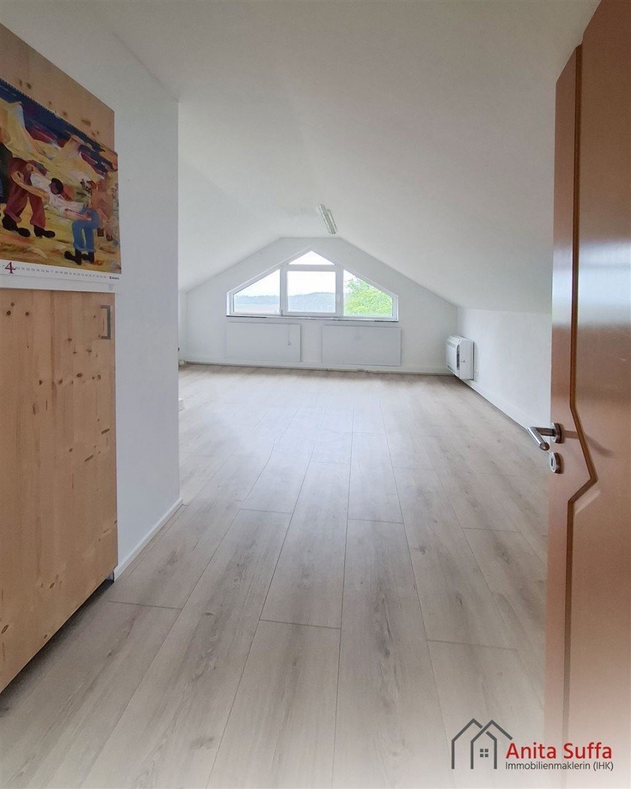 Zimmer DG Zweifamilienhaus Lonnerstadt