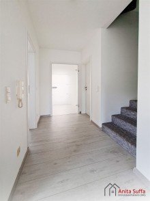 Flur Gro�z�giges Doppelhaus mit Weitblick, Gartenidylle und vielseitigen Nutzungsm�glichkeiten!