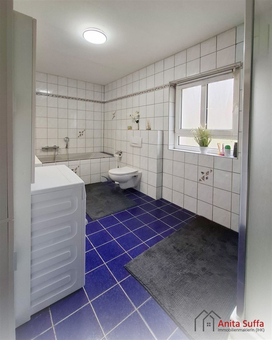 Bad EG Zweifamilienhaus Lonnerstadt