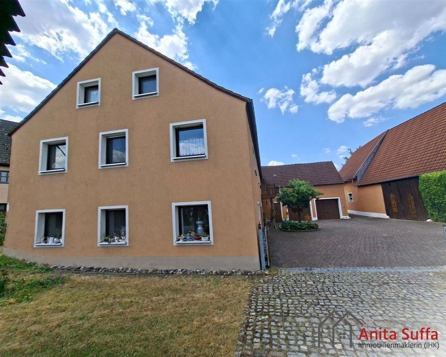 Wohngeb�ude, Nebengeb�ude und Hof Zweifamilienhaus Dachsbach
