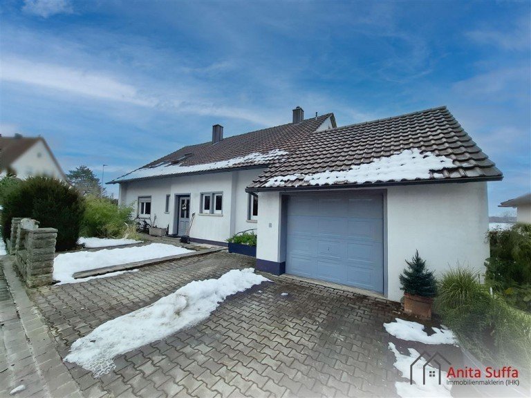 Hausansicht Neustadt a d Aisch Einfamilienhaus Familienfreundliches Wohnhaus mit flexiblem Raumkonzept in begehrter Lage