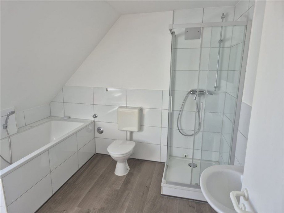 Badezimmer Dachgeschosswohnung F�rth