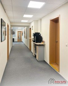 Flur Gro�z�giges B�rogeb�ude mit optimaler Lage direkt an der B470!