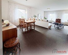 Wohn- und Essbereich Gro�z�giges Doppelhaus mit Weitblick, Gartenidylle und vielseitigen Nutzungsm�glichkeiten!