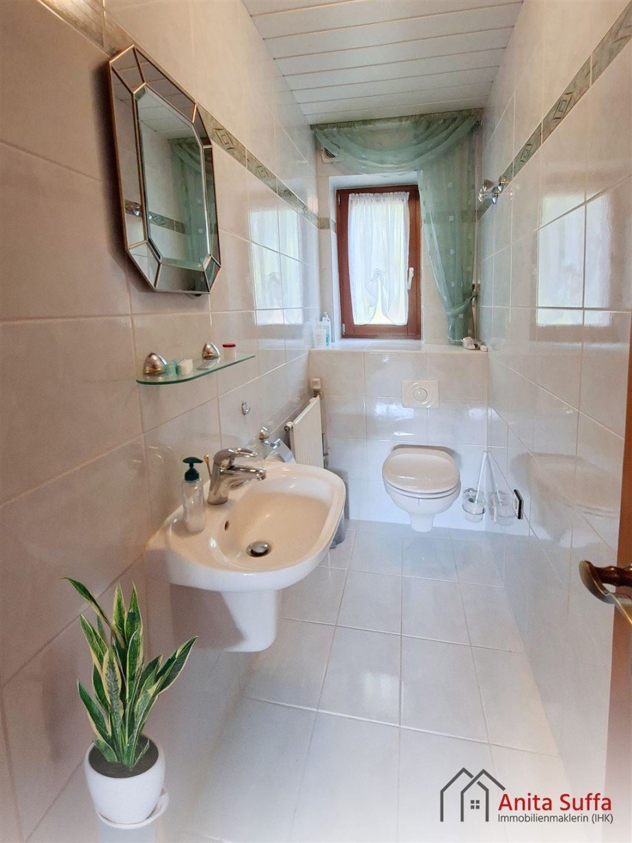 G�ste- WC EG Mehrfamilienhaus M�nchsteinach