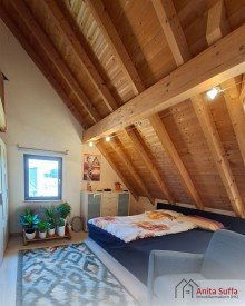 Galeriezimmer 2 **reserviert**Ein Zuhause aus Massivholz - W�rme, Qualit�t und Natur vereint!