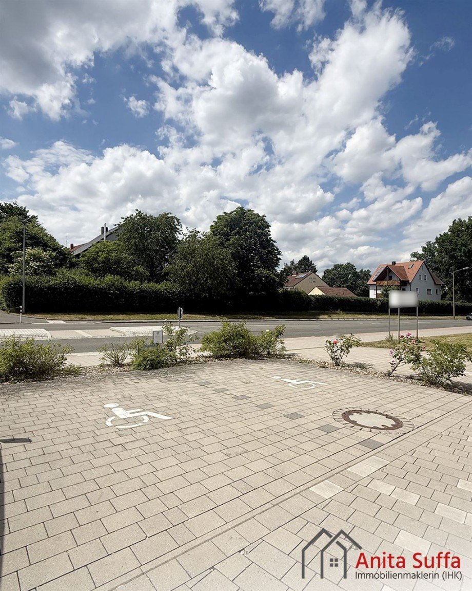 Parkpl�tze B�ro / Praxis Markt Erlbach